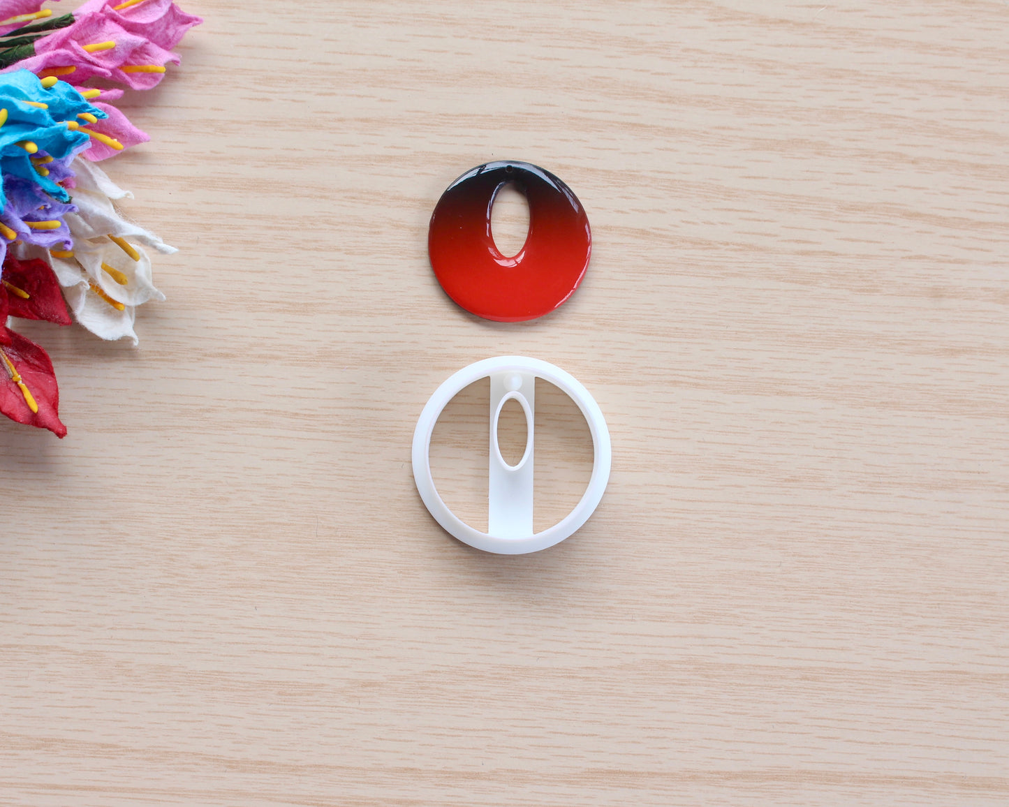 Round with Oval Cut-out Cutter