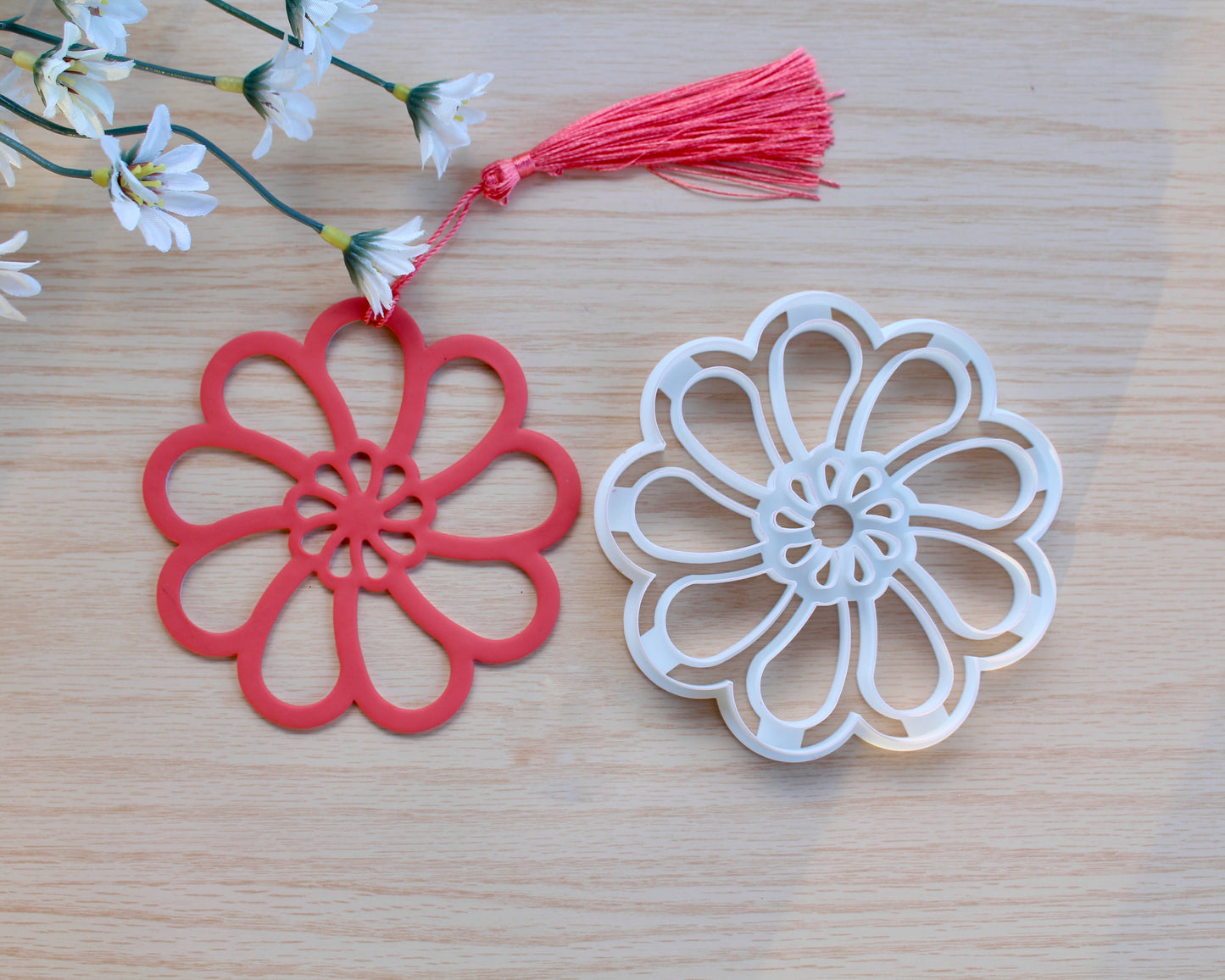 Daisy Ornament/Bookmark Cutter