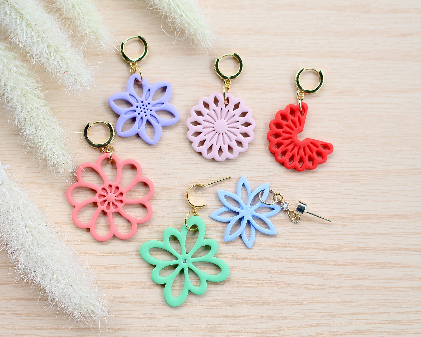 Flower cutout earrings