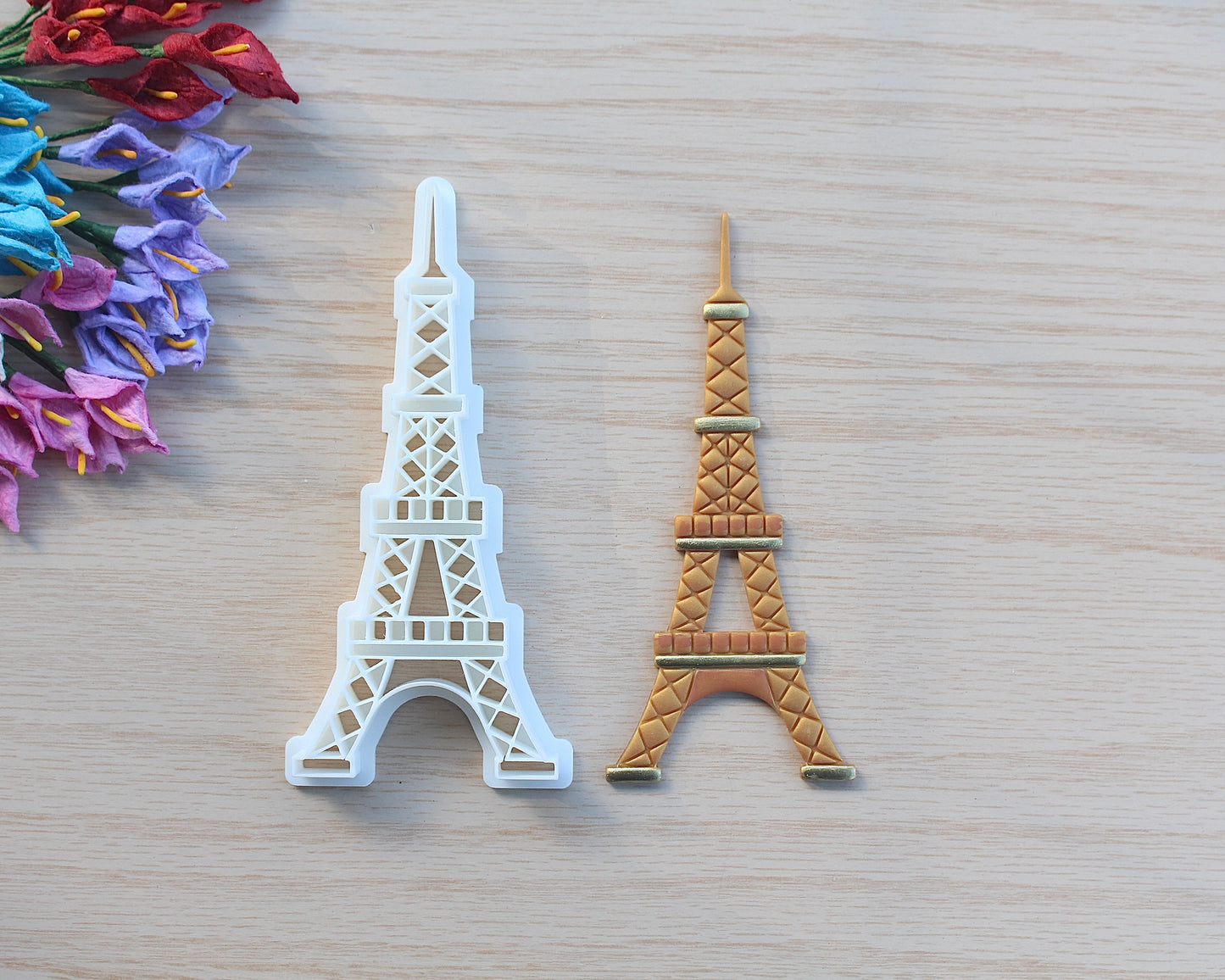 Eiffel Tower Cutter