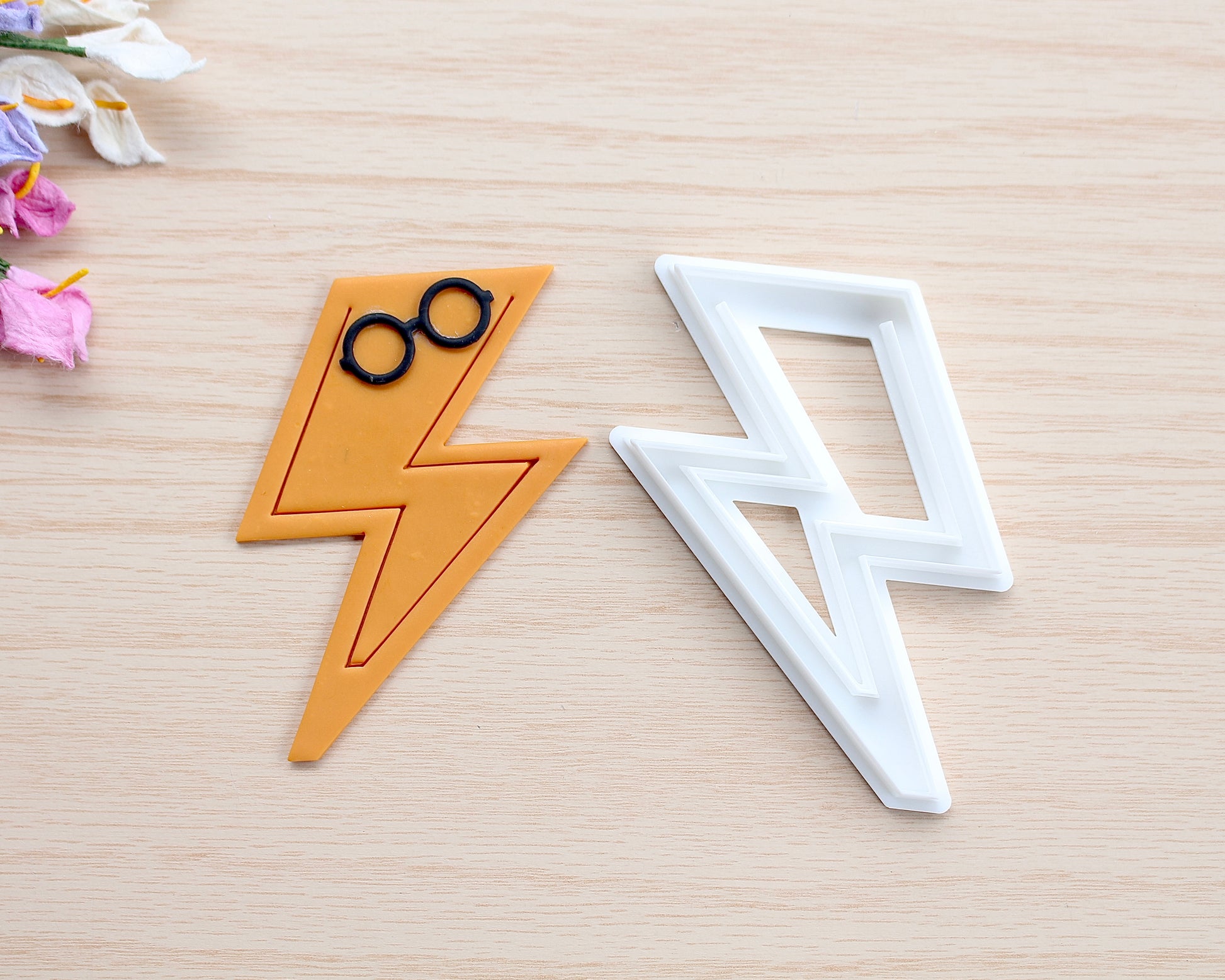 thunderbolt wizard bookmark polymer clay cutter | ornament polymer clay cutter