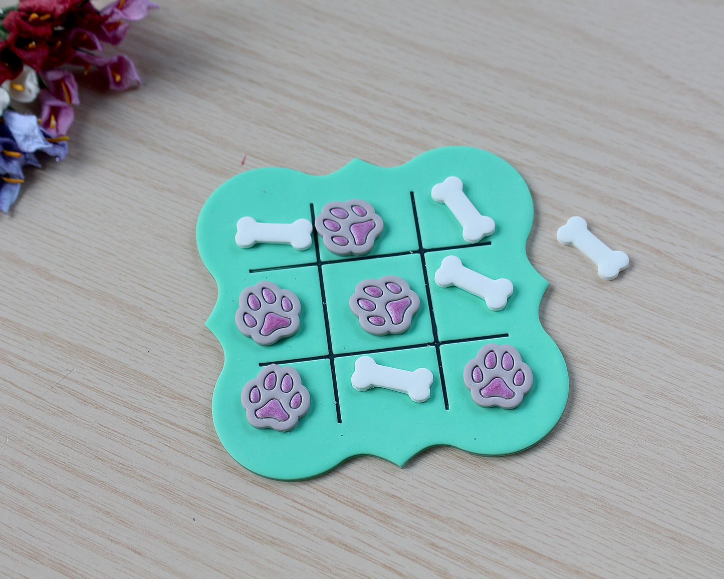 Tic-tac-toe Paw and Bone Cutter