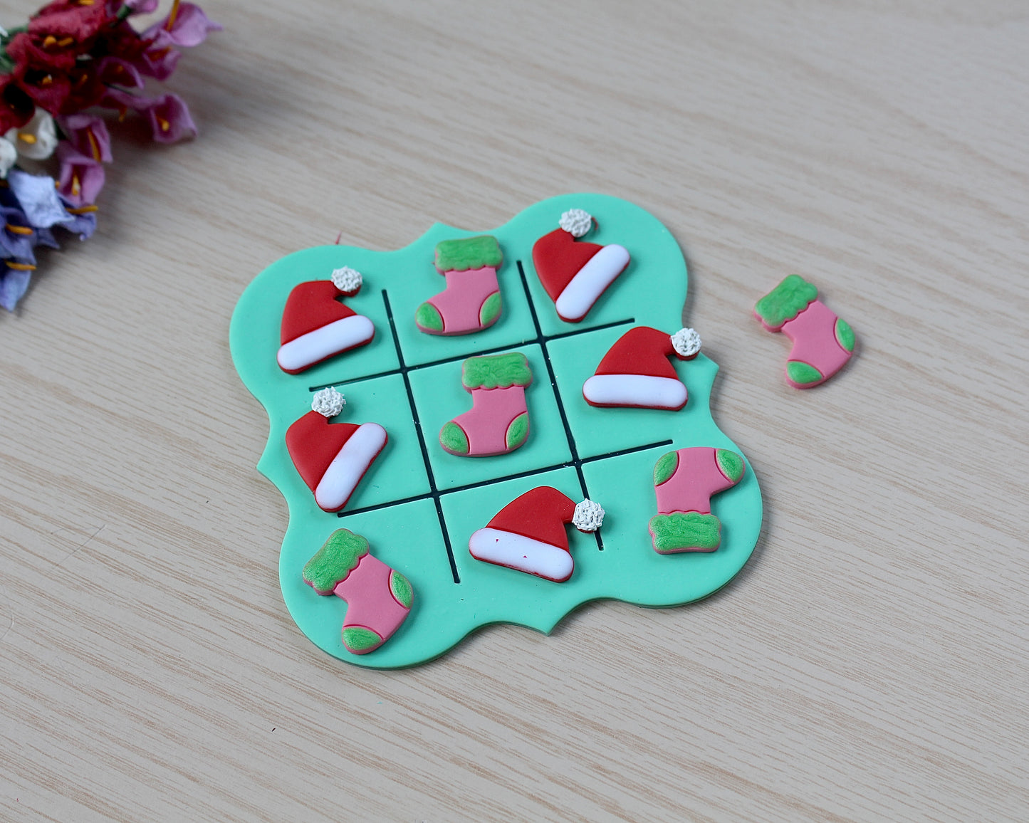 Tic-tac-toe Christmas Hat and Sock Cutter